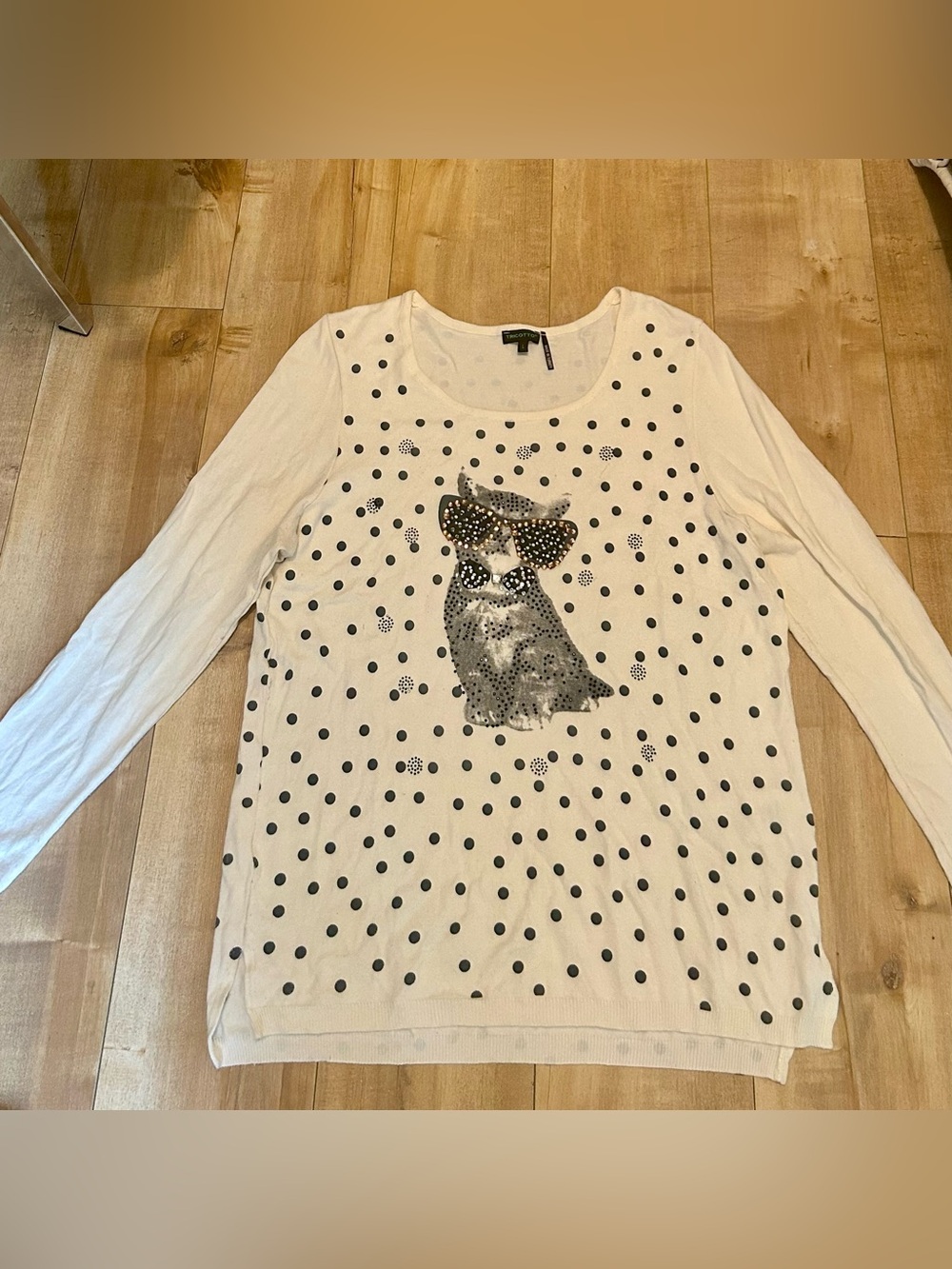 Tricotto Light Knit Polka Dot Top – Rhinestone Cat Graphic – Size L